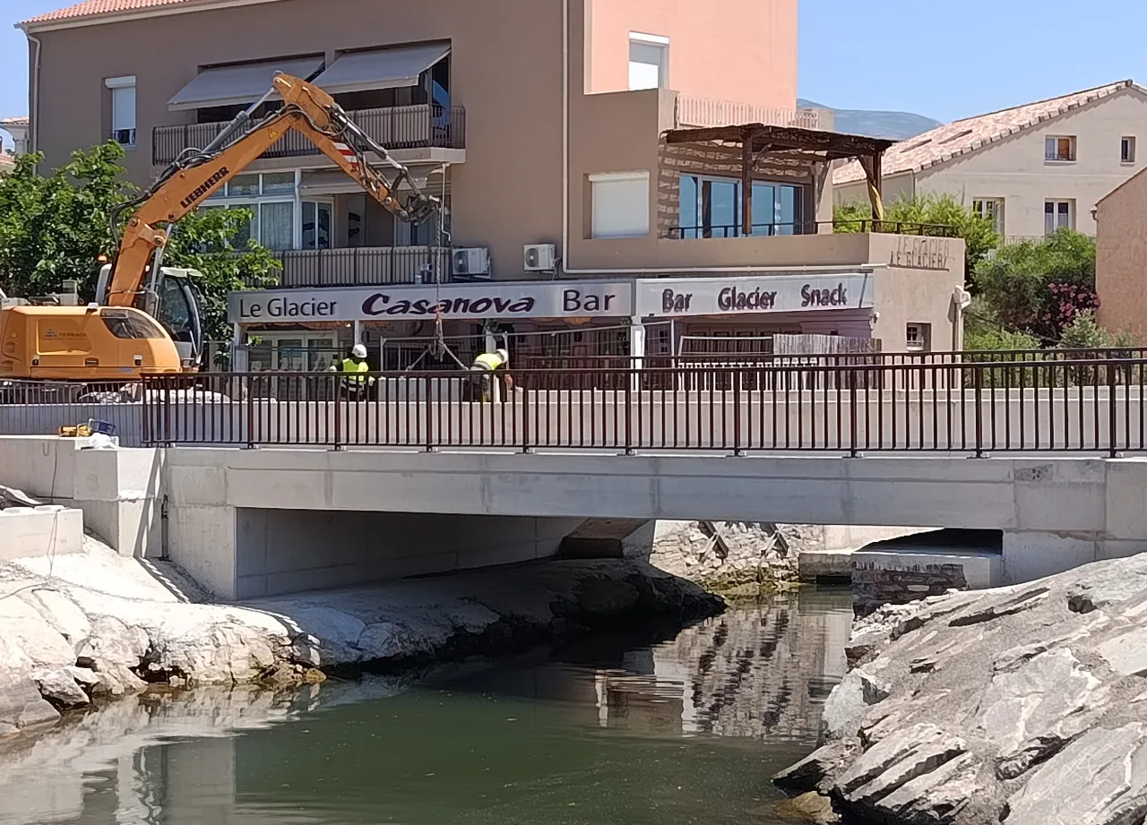 Reconstruction du Pont de Saint-Florent en Corse
